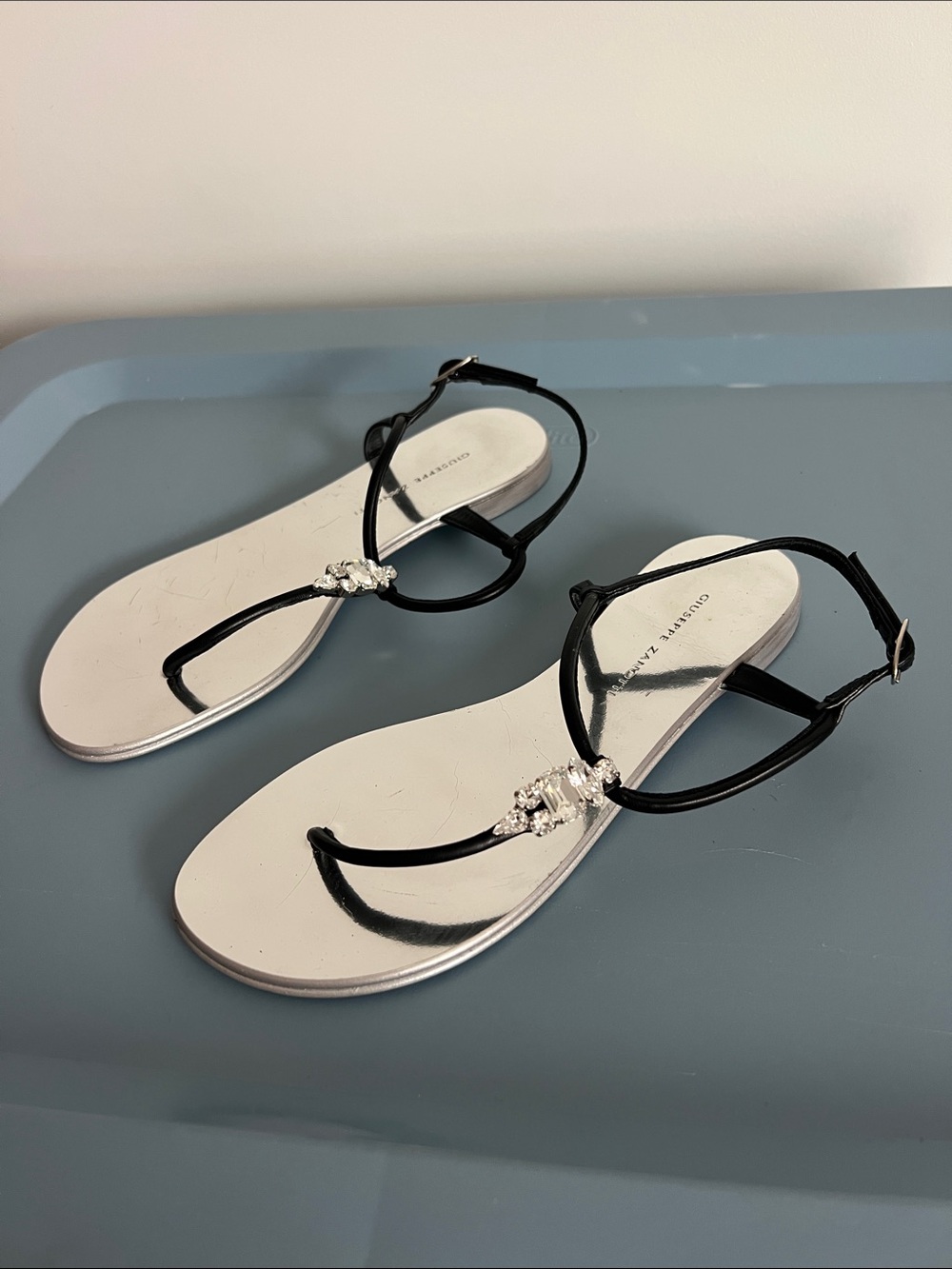 Giuseppe Zanotti kanda crystal black t-strap flat silver reflective sandals 36